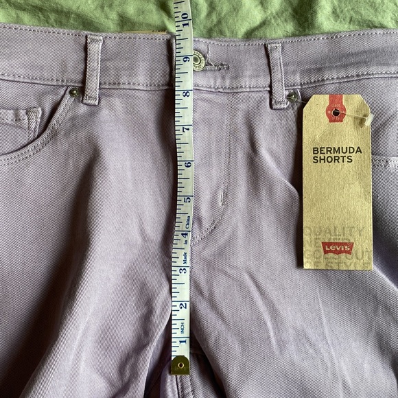 NWT!! Levi’s Mid Rise Bermuda Shorts—Size 25!! - Picture 9 of 10